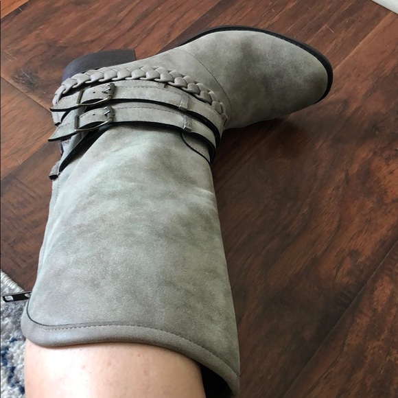 Boots - Picture 2 of 4